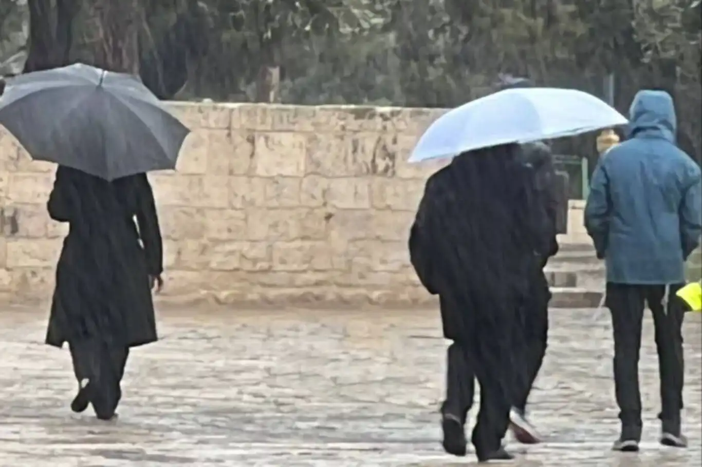 Hanuka provokasyonu sürüyor: Mescid-i Aksa'ya baskınlar 3'üncü gününde