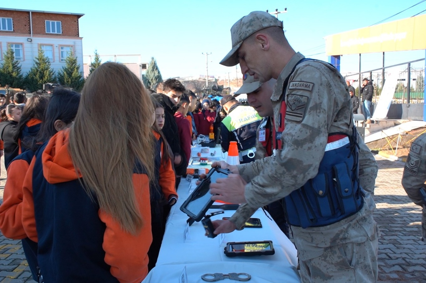Siirt’te yerli ve millî savunma sanayi ürünleri öğrencilerle buluştu