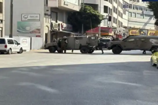 Batı Şeria'da ev baskınları: 2 yaralı