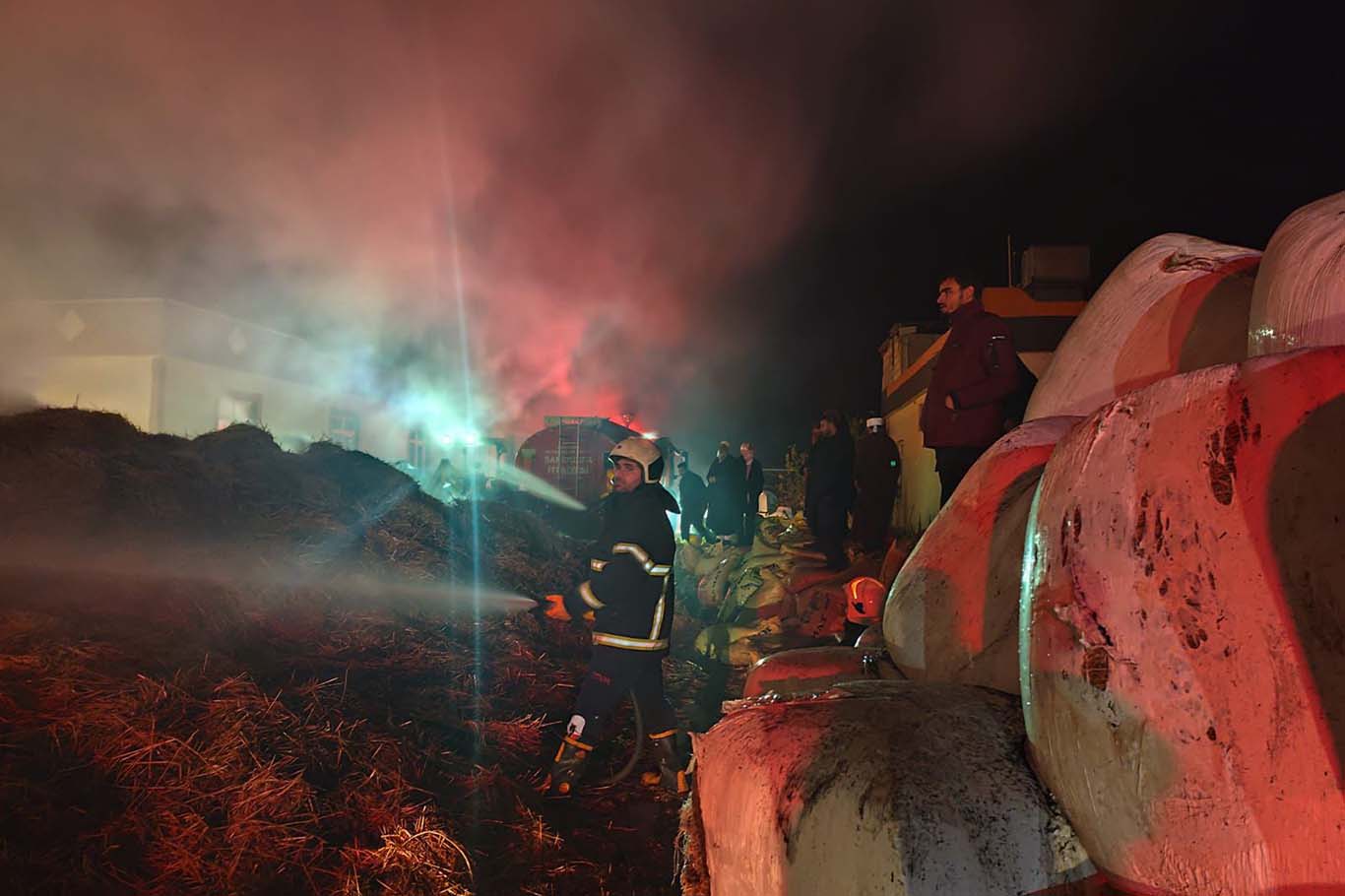 Şanlıurfa’da hayvan çiftliğinde yangın