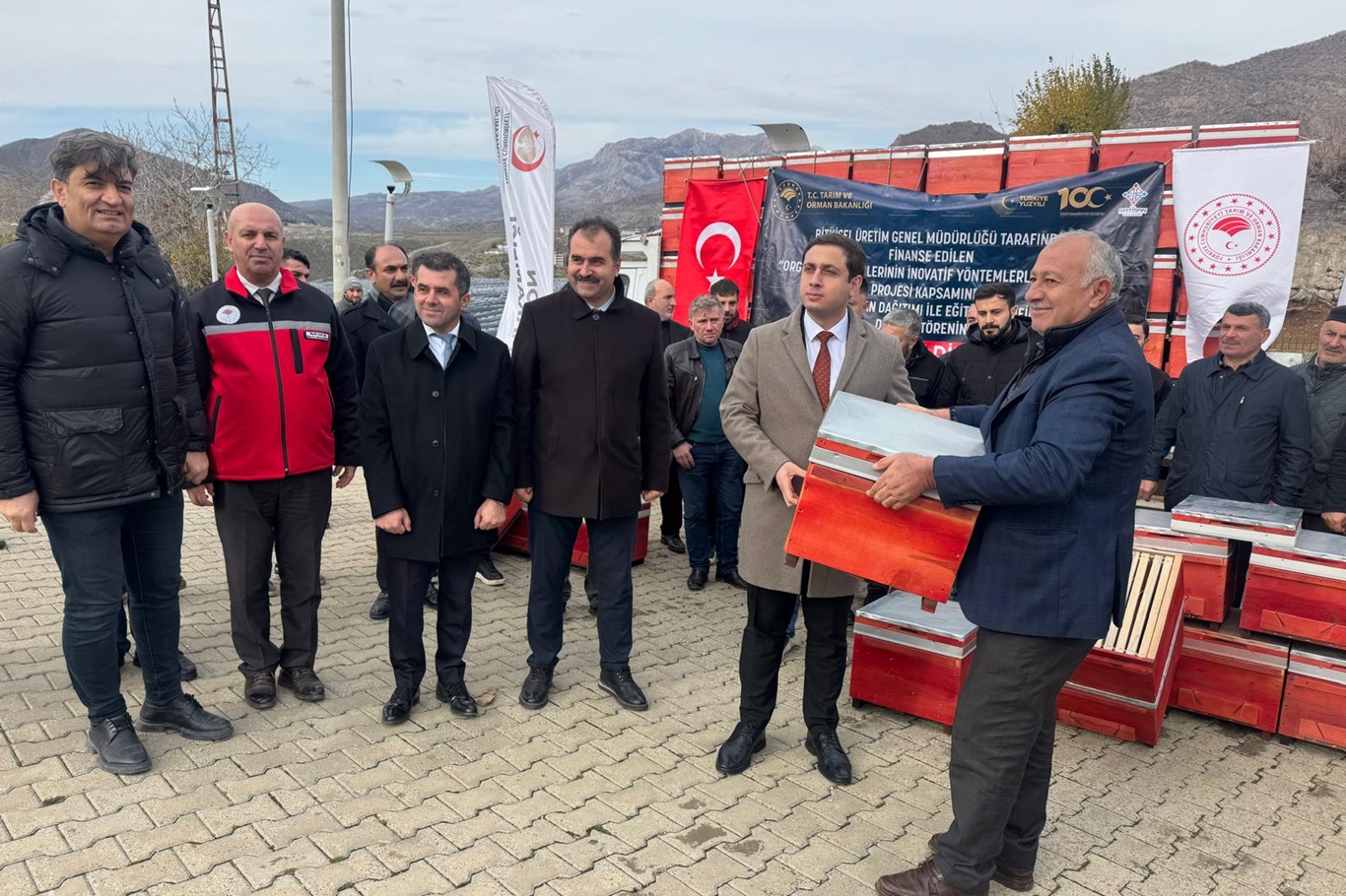 Batman'da 66 arıcıya kovan desteği sağlandı