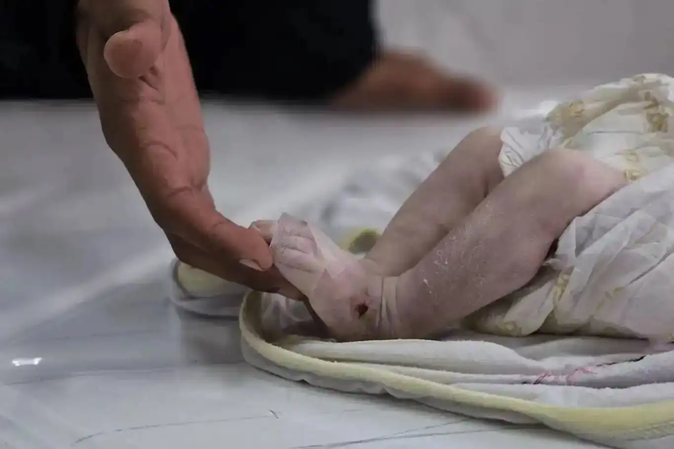 شەهیدبوونی ساوایەکی یەک مانگانە لە خان یوونس بەهۆی سەرمای سەختەوە