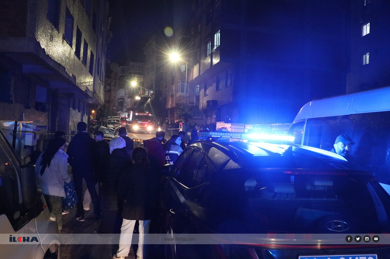 Li Zeytînbûrnûya Stenbolê avahîyekî hilweşîya: 3 wesayît bûn xwelî