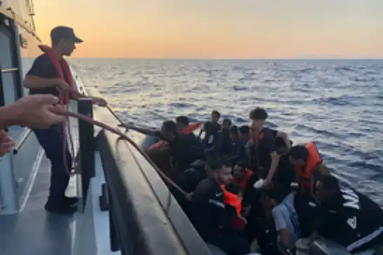 Li peravên Îzmîrê 79 koçberên neqanûnî hatin qefaltin