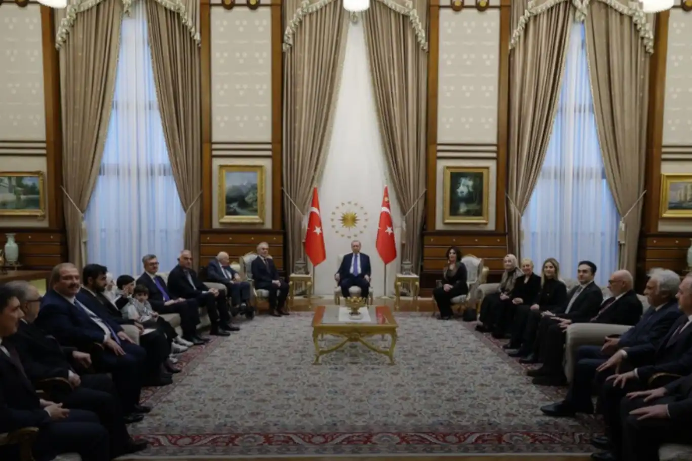 Erdoğan, “Cumhurbaşkanlığı Kültür ve Sanat Büyük Ödülleri” sahiplerini kabul etti