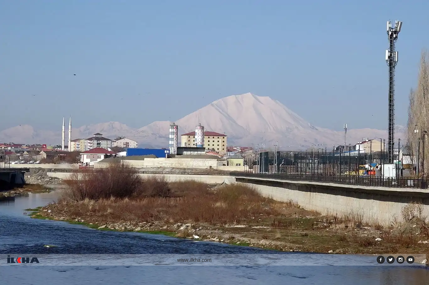 Li Agiriyê du demal bi hev re dijîn: lûtkeyên çiya spî ne, bajar jî roj e