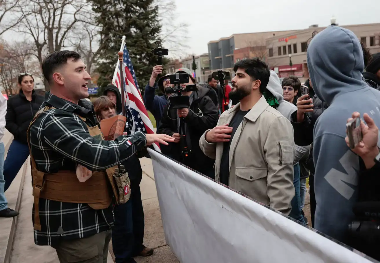 غضب كبير ضد مرشح أمريكي لمجلس الشيوخ بعد إساءات للقرآن الكريم