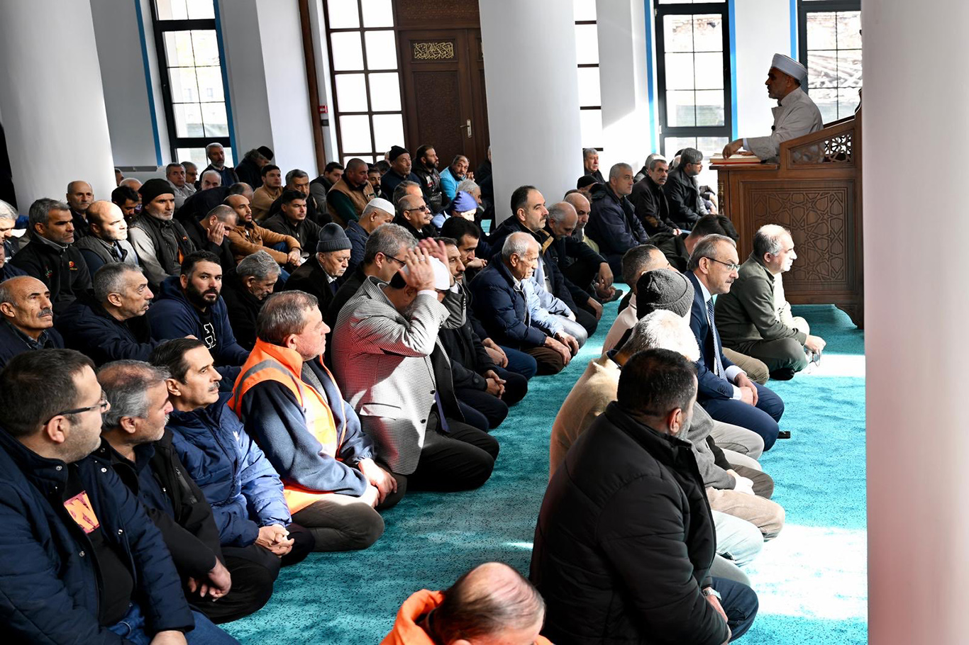 Deprem bölgesi Malatya'da bir camii daha ibadete açıldı