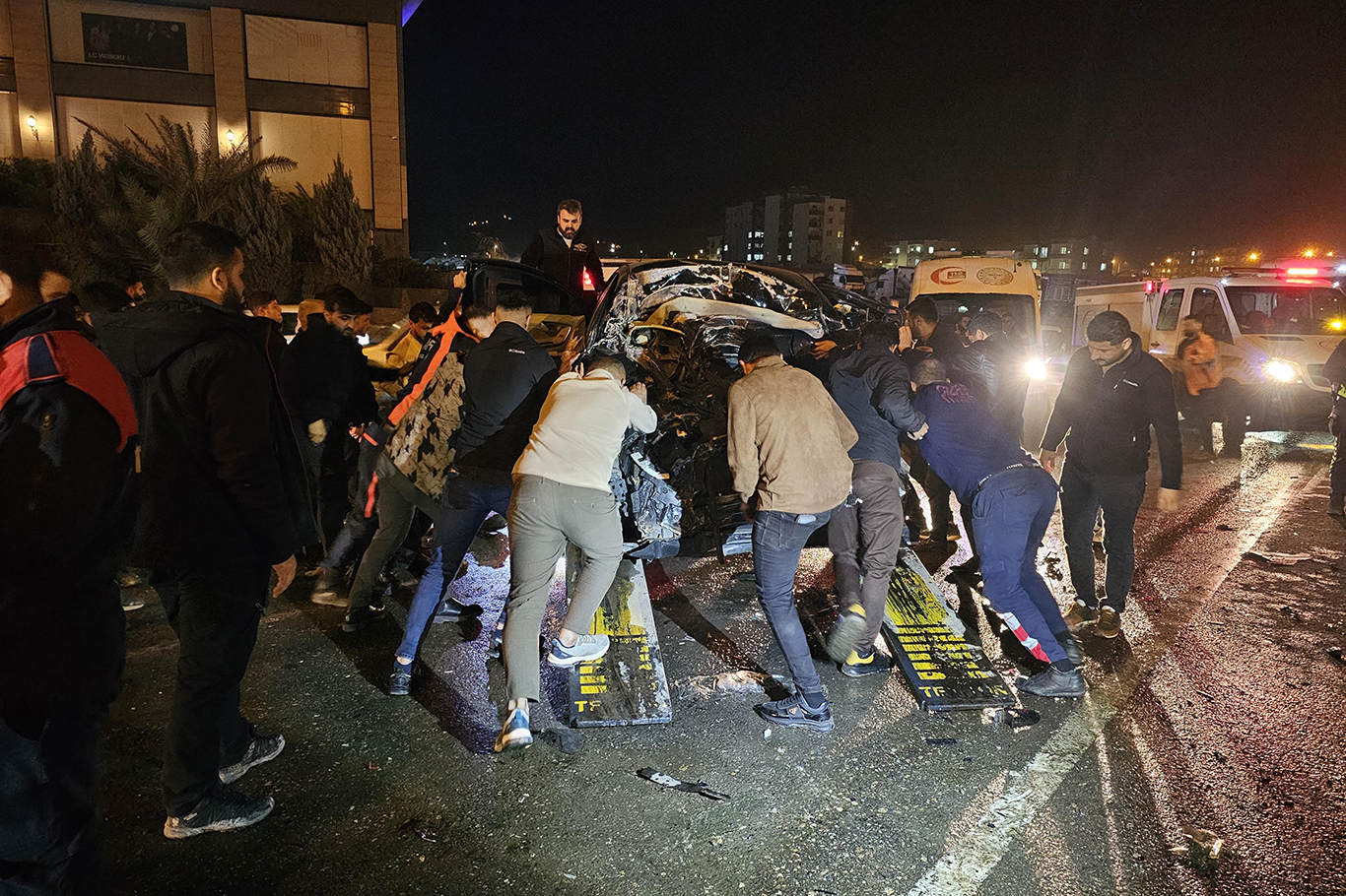 Freni patlayan vinç 6 aracı biçti: 7 yaralı