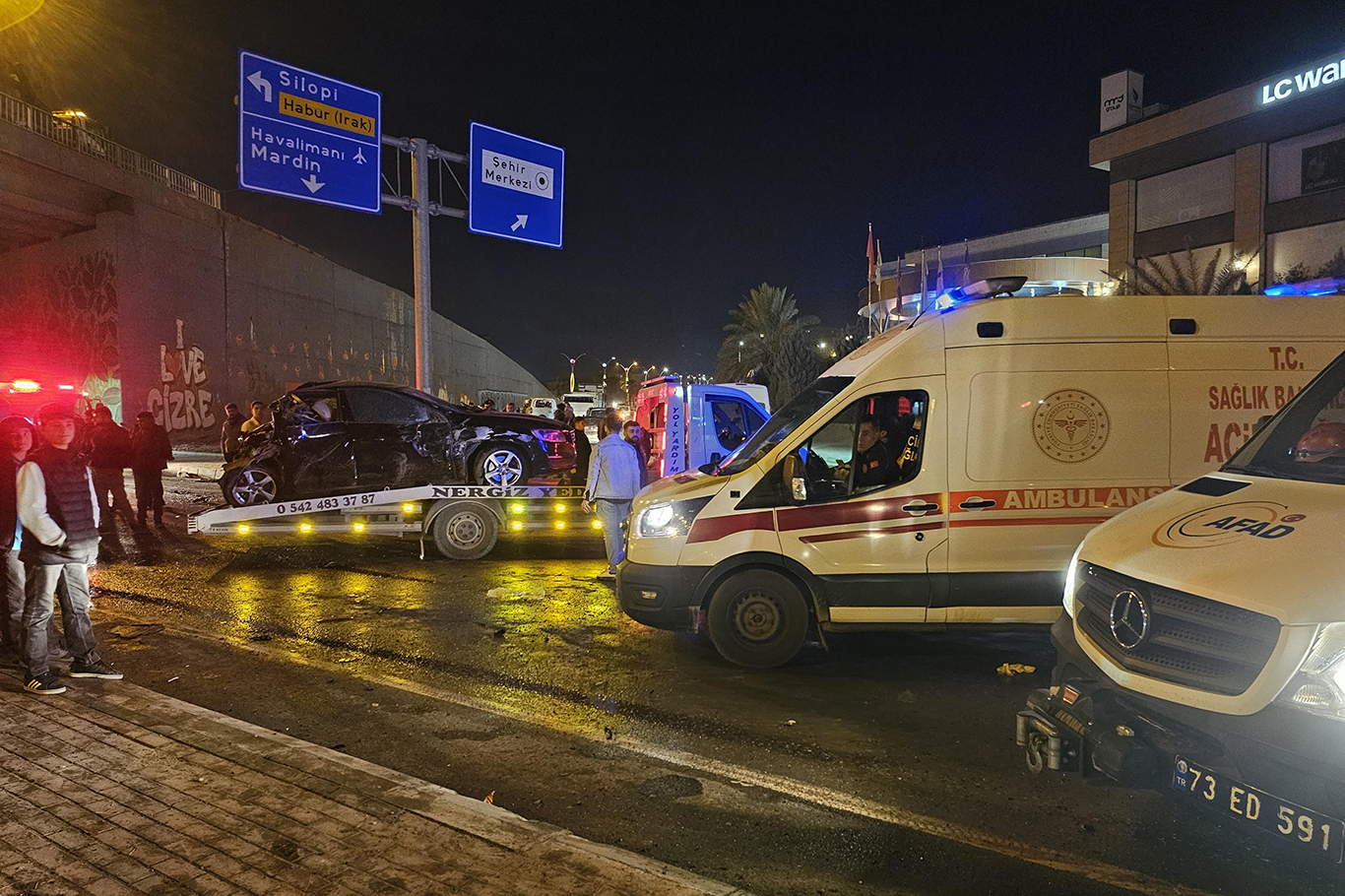 Freni patlayan vinç 6 aracı biçti: 7 yaralı