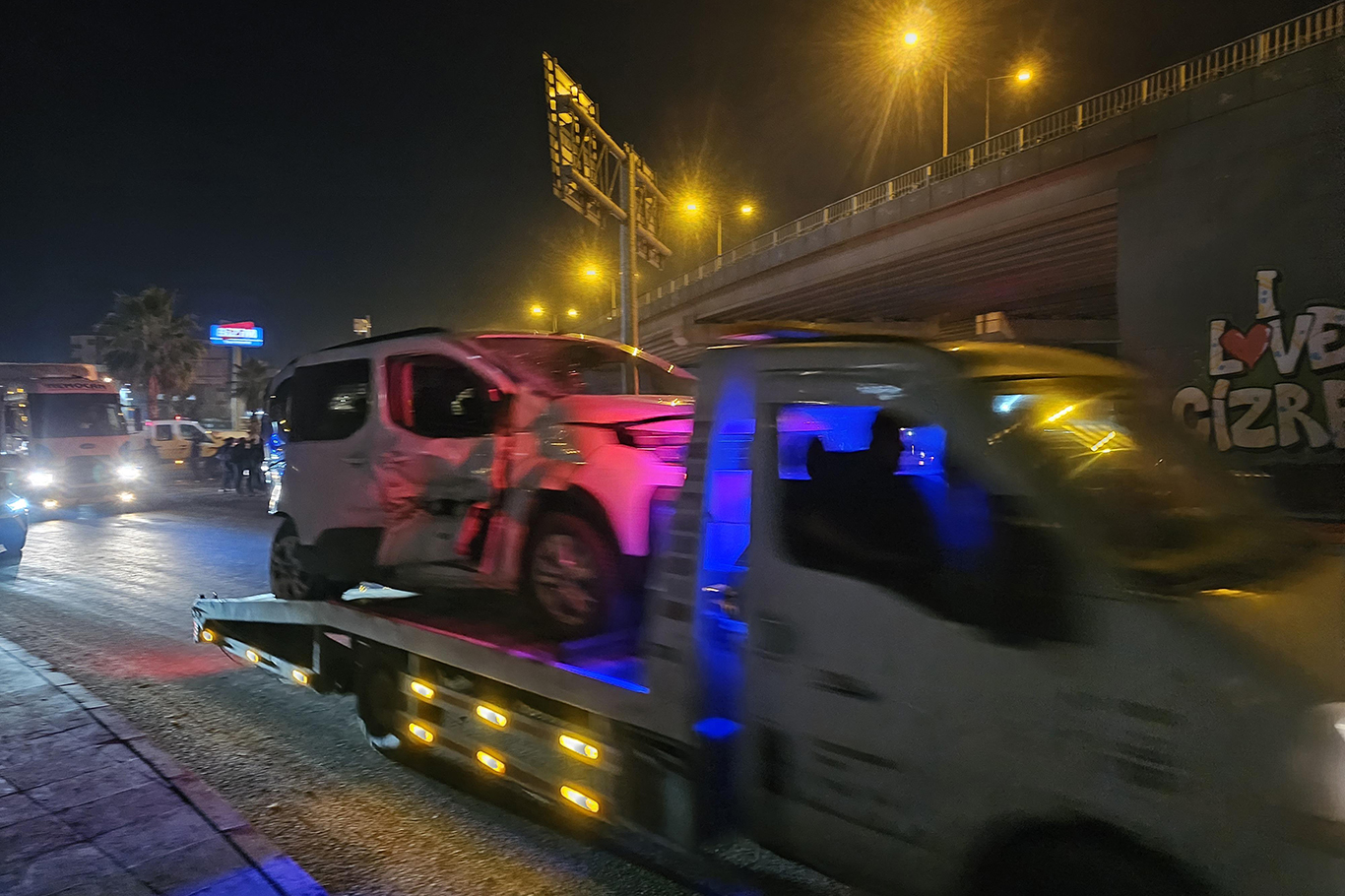 Freni patlayan vinç 6 aracı biçti: 7 yaralı