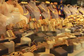 Altın güne hafif satıcılı başladı