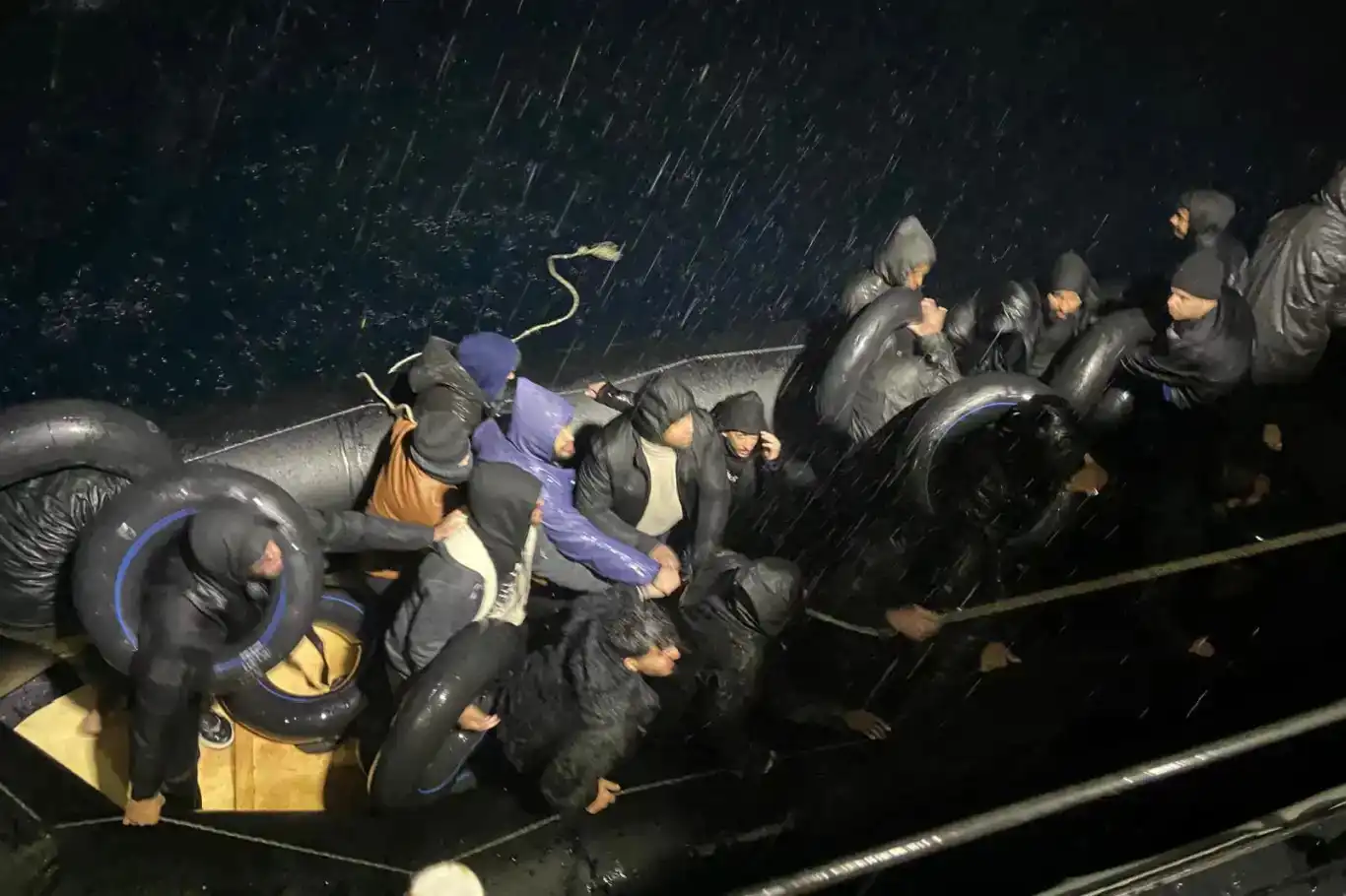 Li peravên Îzmîrê 26 koçberên neqanûnî hatin rizgarkirin