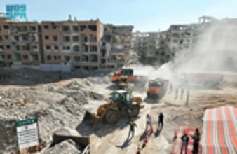 بدعم مركز الملك سلمان.. انطلاق إزالة أنقاض في دوما وداريا