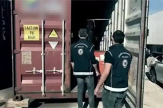 Mersin Limanı’nda konteynerde 44 düzensiz göçmen yakalandı