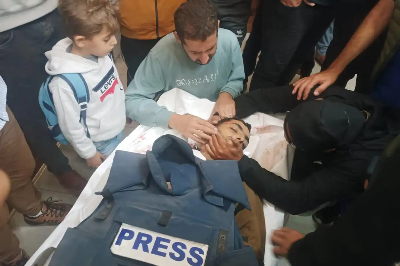 Siyonistlerin Gazze'ye saldırısında biri gazeteci, biri çocuk 3 kişi şehit oldu