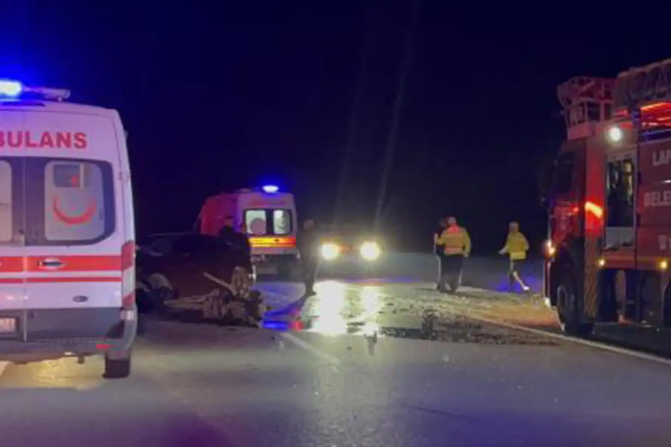 Polisin "dur" ihtarından kaçan araç feci kazaya karıştı: 5 ölü