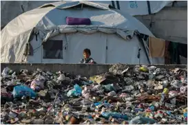 Gazze’de çöp yığınların arasında yaşam mücadelesi