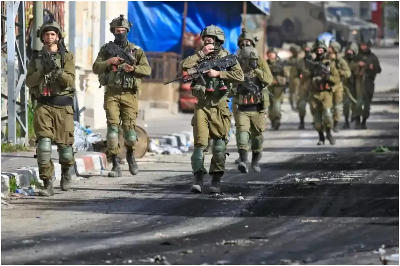 Israeli soldiers kidnap five Palestinians after home raids in Hebron