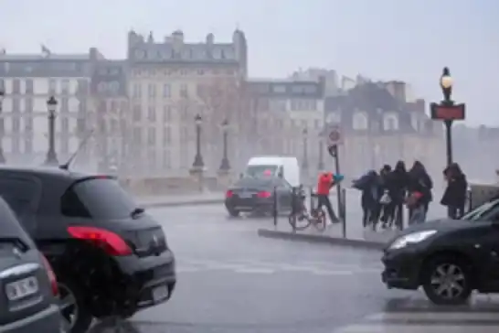 فرنسا ترفع مستوى التحذير إلى البرتقالي بسبب أمطار غزيرة في الجنوب