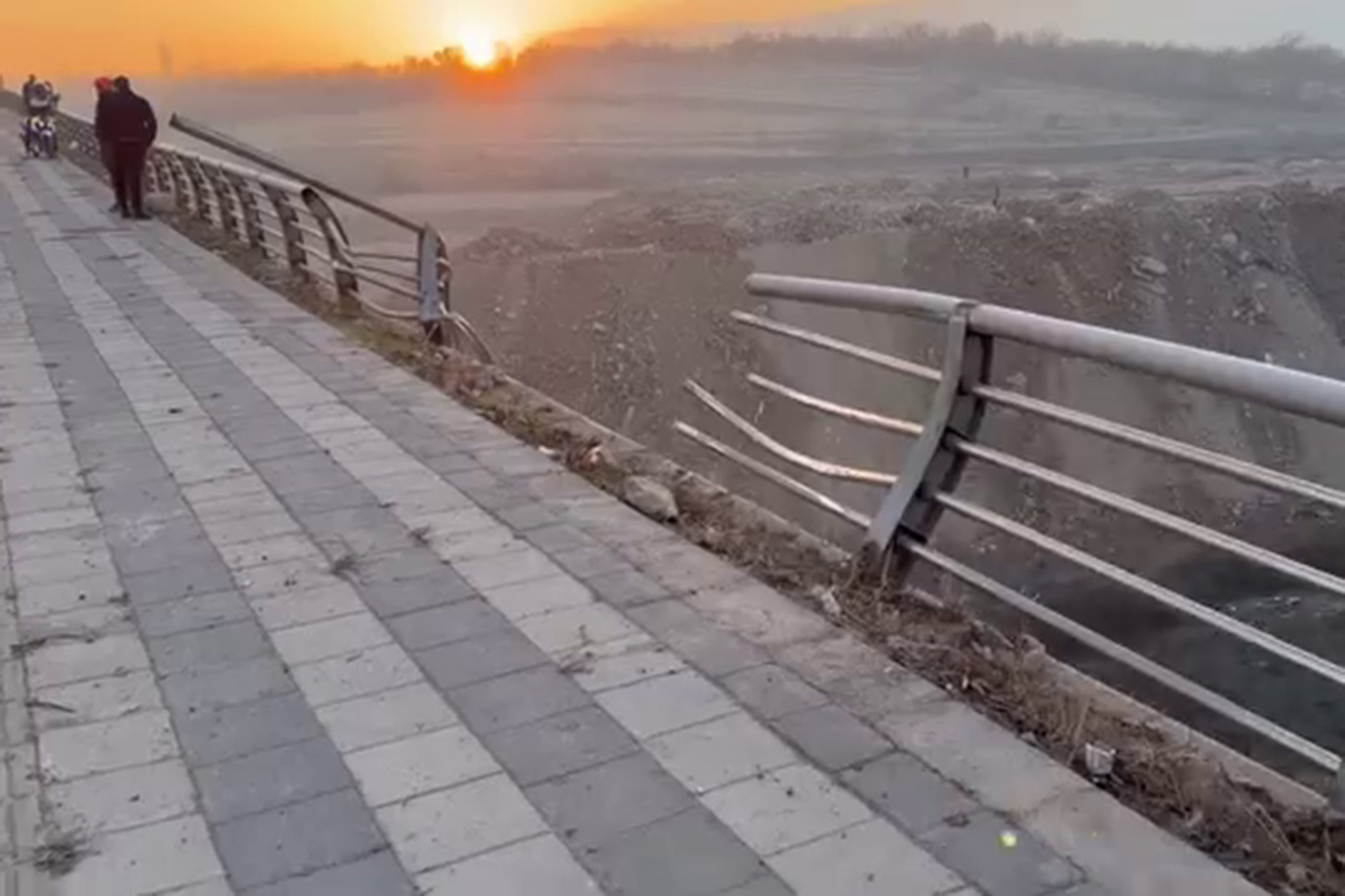 Kontrolden çıkan otomobil dereye düştü: 1 ölü 2 yaralı