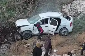 Kontrolden çıkan otomobil dereye düştü: 1 ölü 2 yaralı