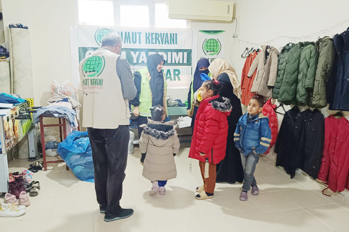 Hope Caravan Foundation delivers winter aid to families in need in Şanlıurfa