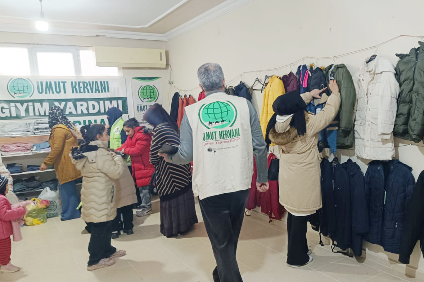 Hope Caravan Foundation delivers winter aid to families in need in Şanlıurfa