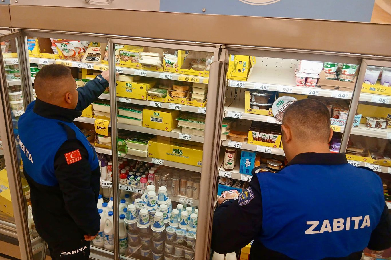 Bursa’da zincir marketlerde tarihi geçmiş ürün satışı tespit edildi