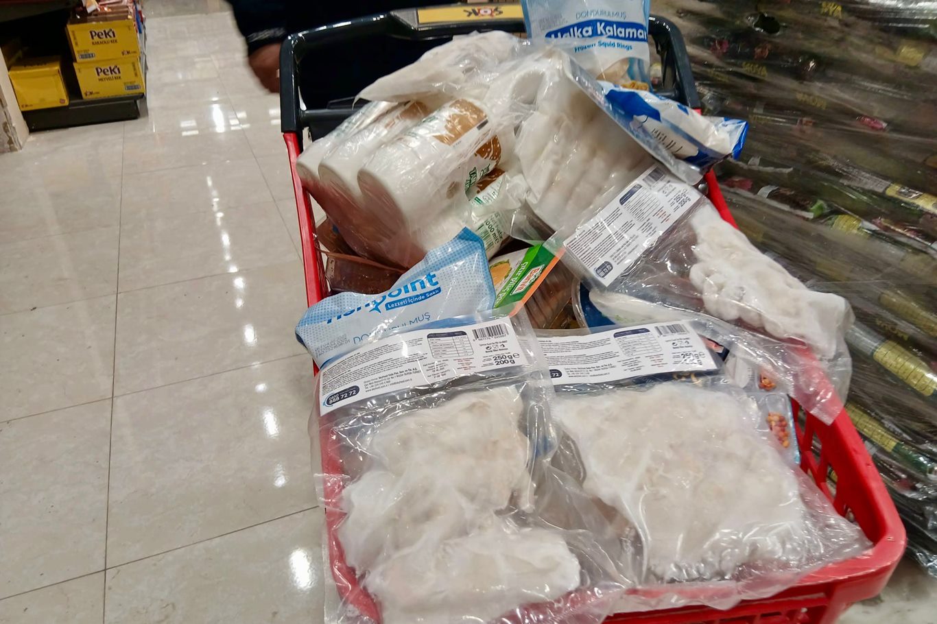 Bursa’da zincir marketlerde tarihi geçmiş ürün satışı tespit edildi