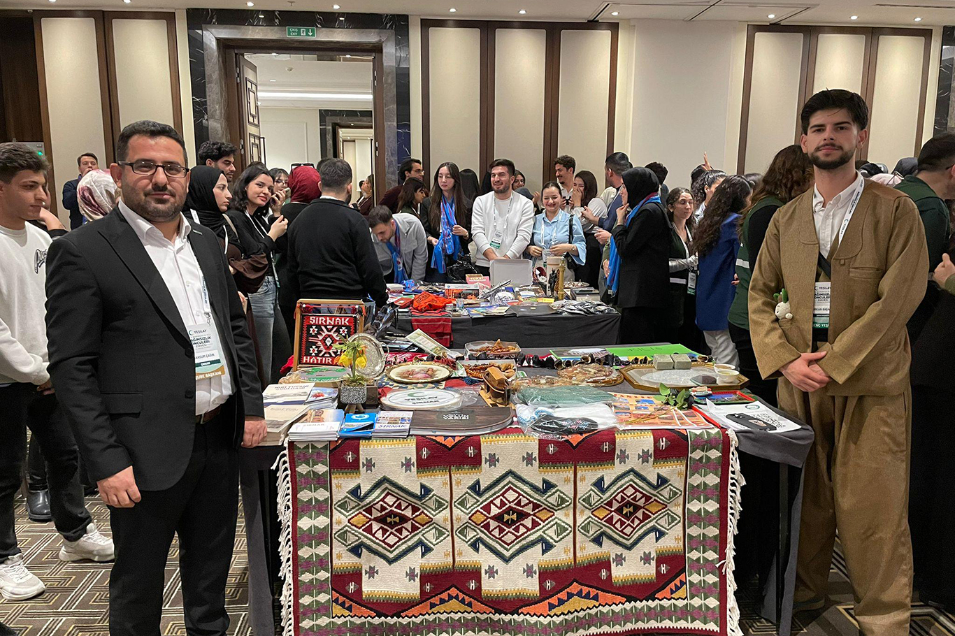 Yeşilay Şırnak şubesi, İstanbul’daki zirvede kültürel zenginliklerini tanıttı