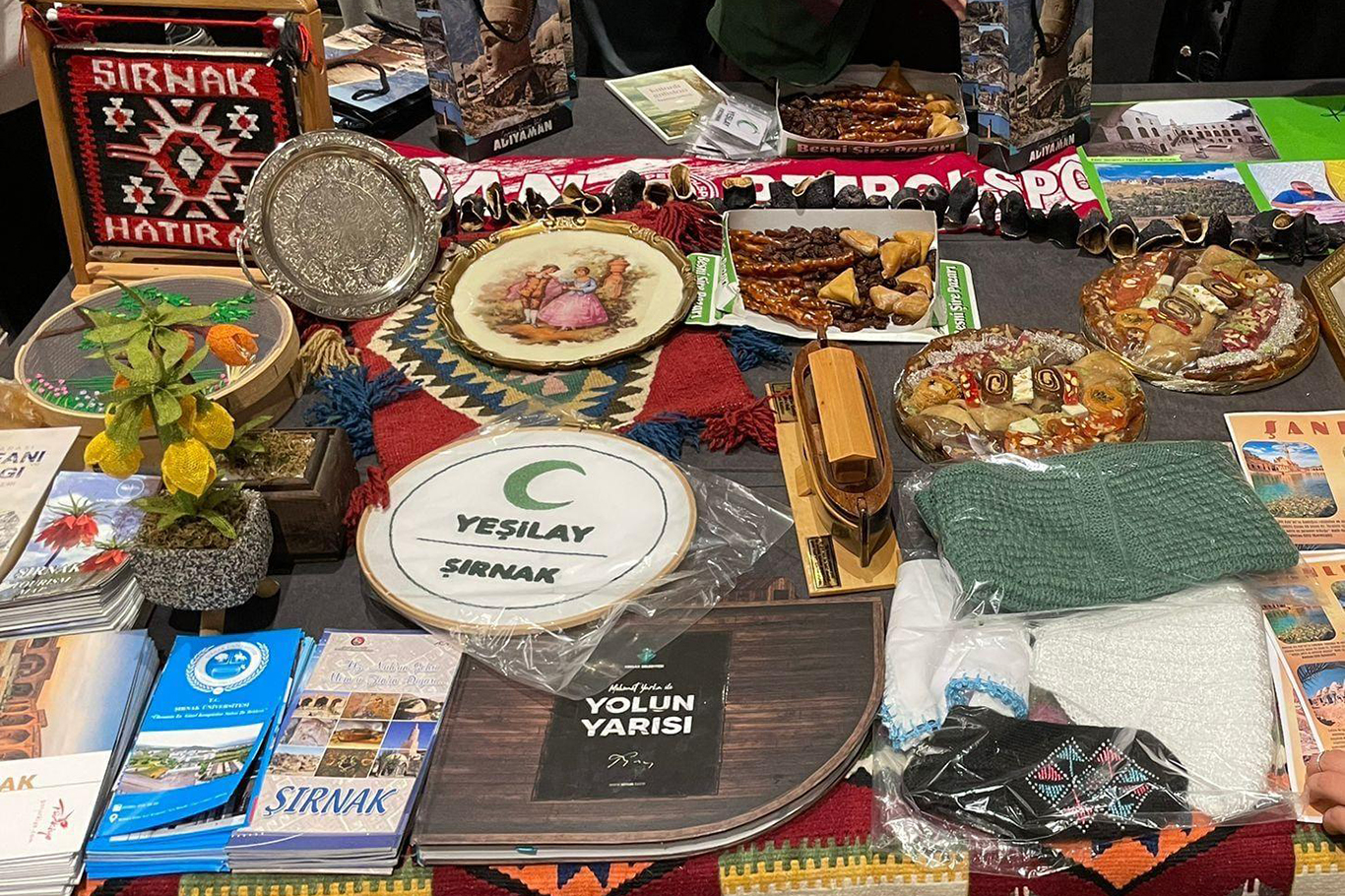 Yeşilay Şırnak şubesi, İstanbul’daki zirvede kültürel zenginliklerini tanıttı