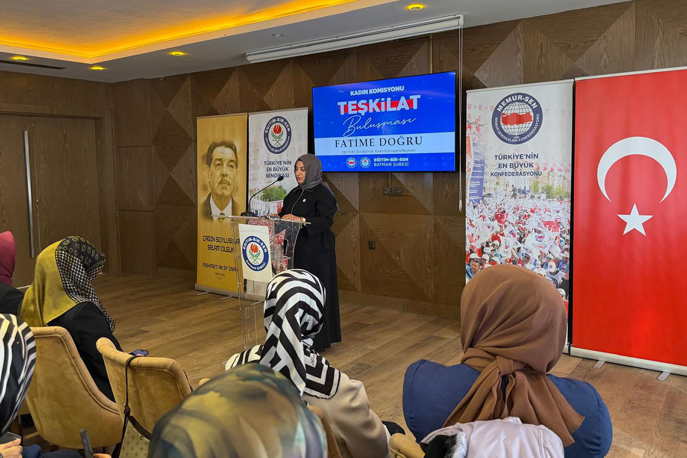 Eğitim-Bir-Sen Kadın Komisyonu Batman'da teşkilat buluşması düzenledi