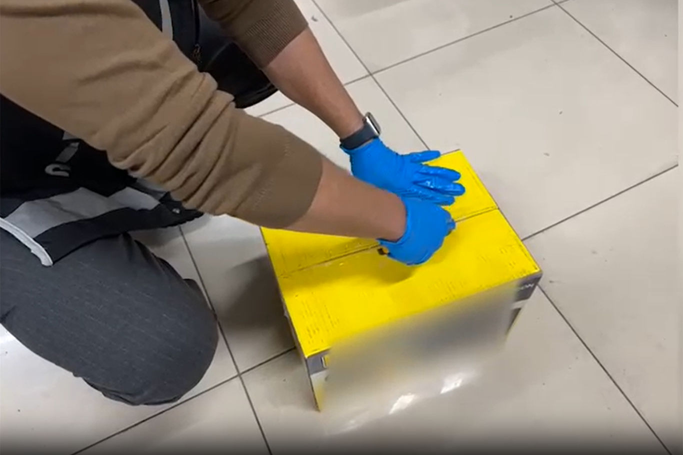 Konya’da kargo kutusundan 100 adet ruhsatsız silah çıktı