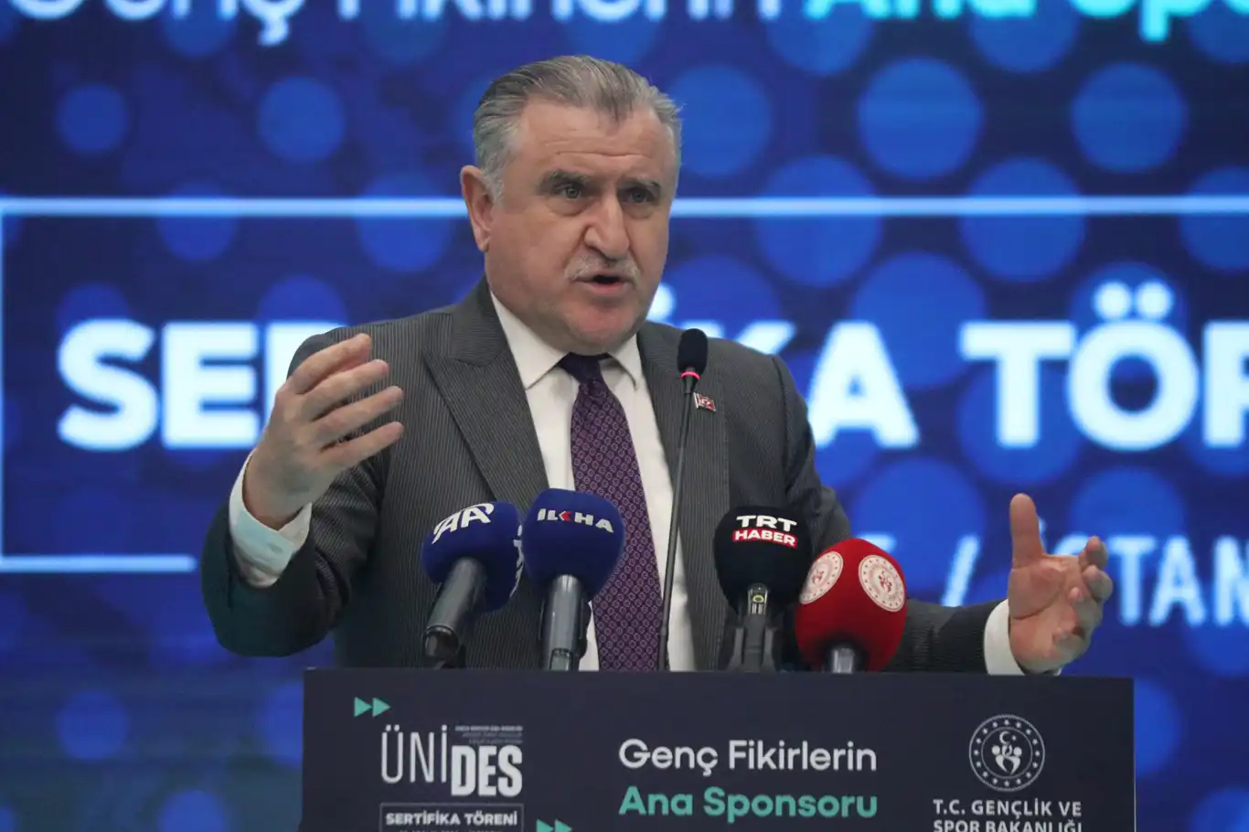 Gençlik ve Spor Bakanı Bak, ÜNİDES programında konuştu