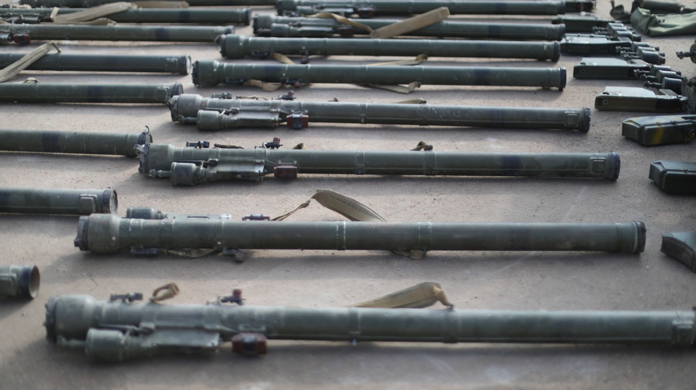الداخلية السورية تعلن ضبط صواريخ مضادة للطائرات بدير الزور معدة للتهريب