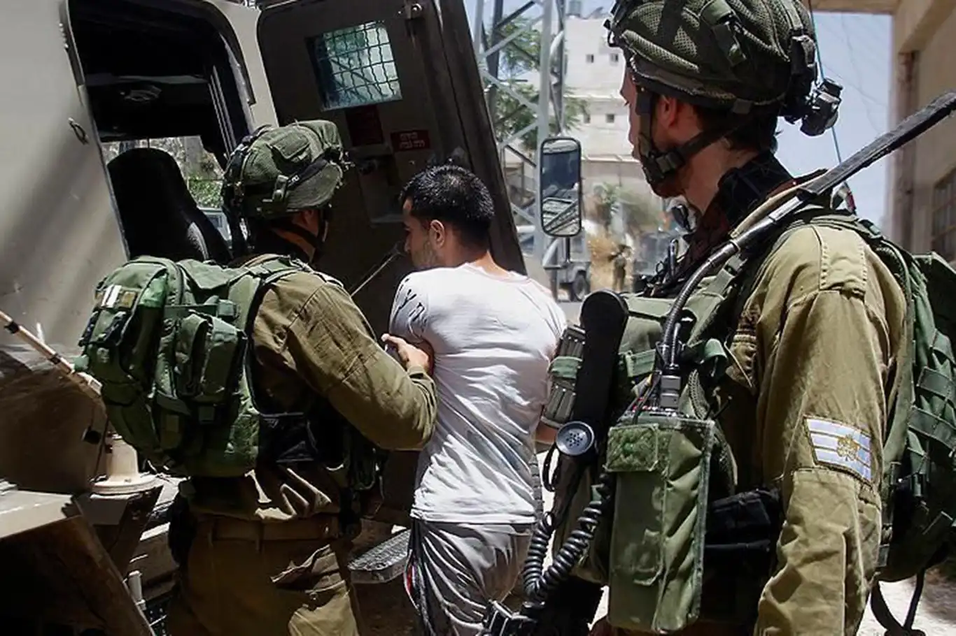 İşgalciler el-Halil'de baskınlarını artırdı: 22 Filistinli esir alındı