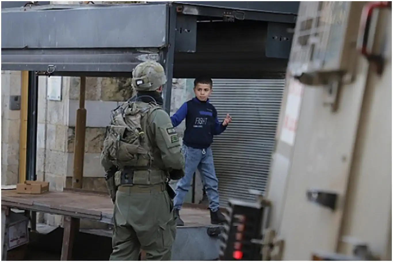 Batı Şeria’da işgal saldırılarında 3 kişi yaralandı onlarca kişi alıkonuldu