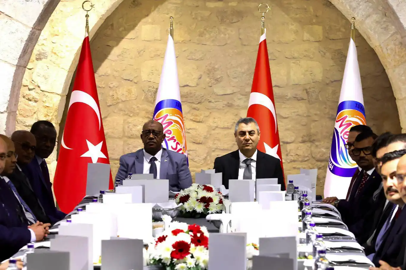 Mersin Valisi Atilla Toros, Sudan Kızıldeniz Eyaleti Valisi’ni Kabul Etti