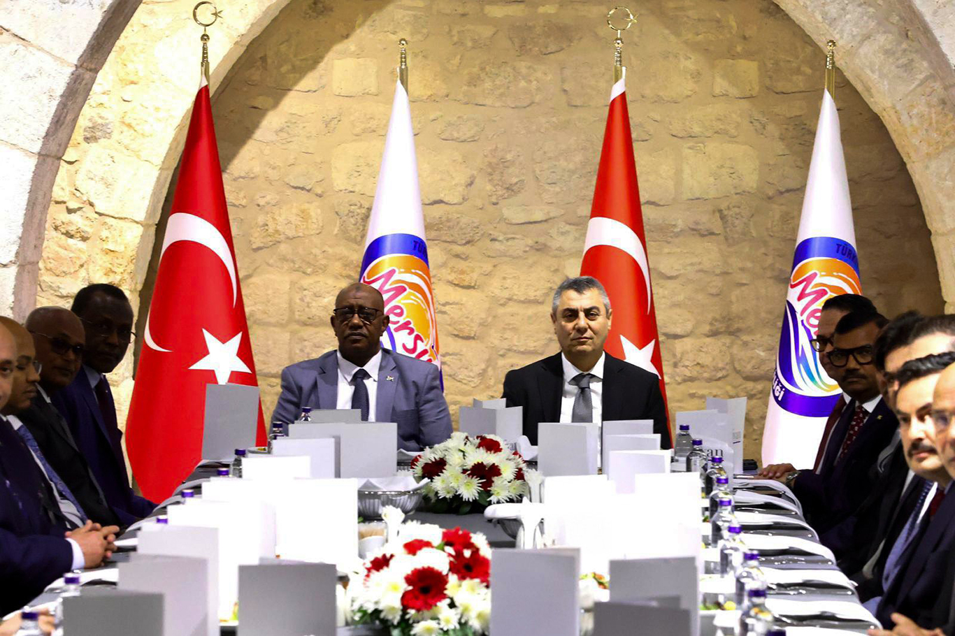 Mersin Valisi Atilla Toros, Sudan Kızıldeniz Eyaleti Valisi’ni Kabul Etti