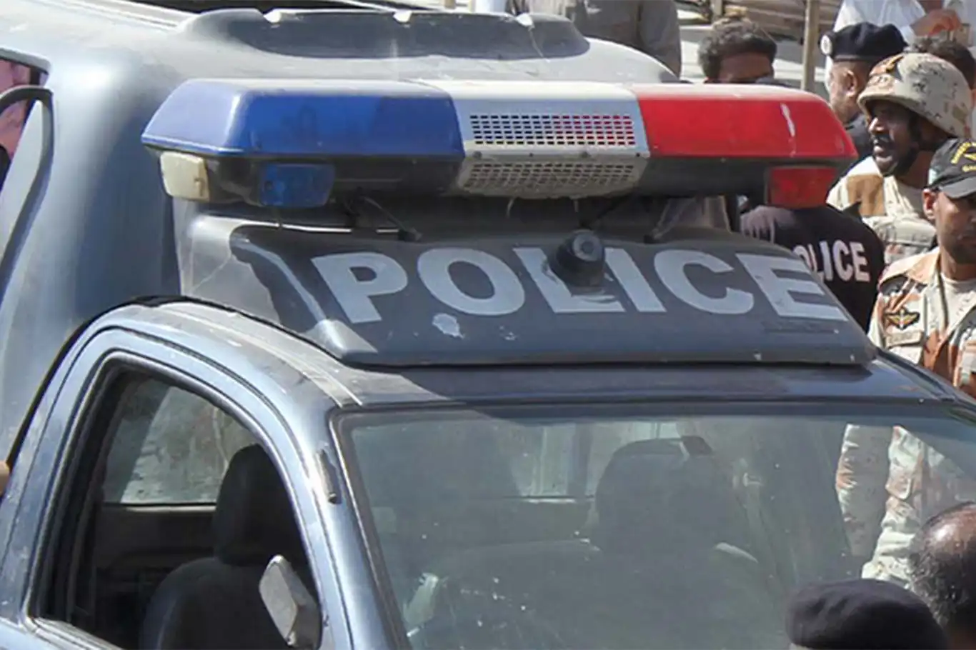 Pakistan'da polis ekiplerine pusu: 5 ölü