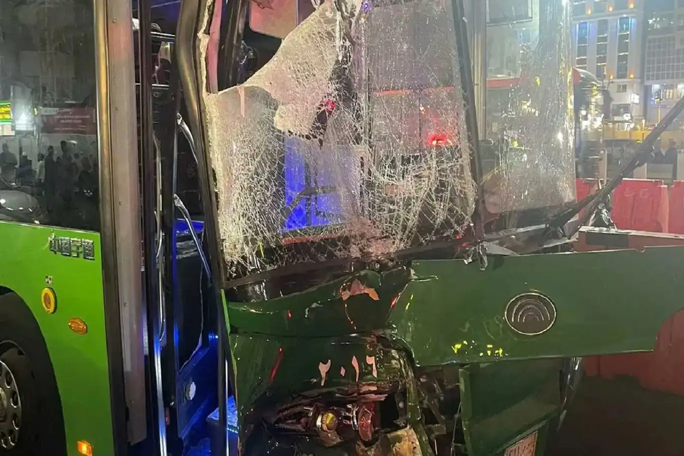 Li Mekkeyê otobusekê li qefleya Tirkîyeyê xist: 1 mirî, 2 birîndar