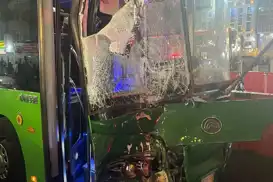 Li Mekkeyê otobusekê li qefleya Tirkîyeyê xist: 1 mirî, 2 birîndar