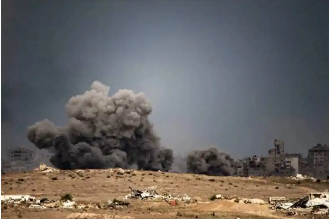 رغم وقف إطلاق النار..غارات جوية وقصف مدفعي للاحتلال على غزة