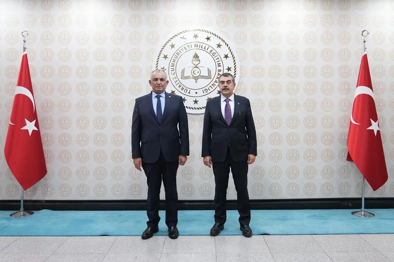 Bakan Tekin, mevkidaşı Çavuşoğlu ile görüştü