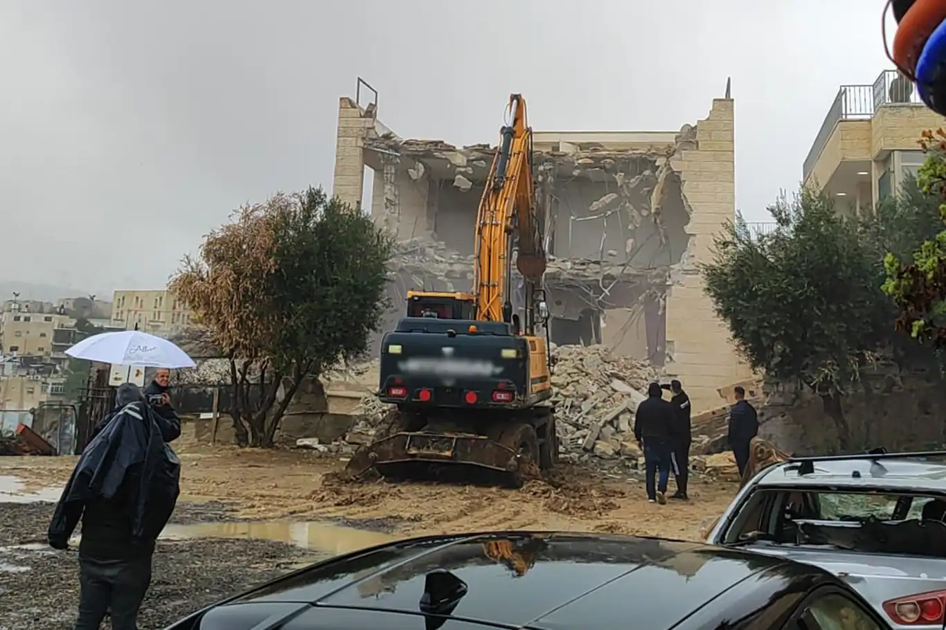 Siyonist işgalciler Kudüs'te iki evi daha yıktı