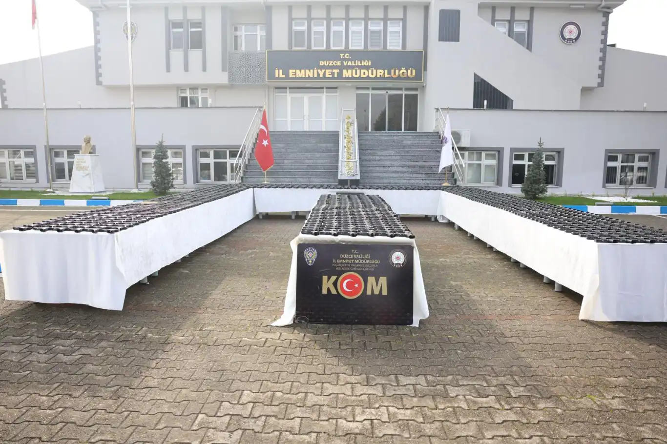 Düzce’de durdurulan 2 araçtan 46 bin 655 tabanca parçası çıktı: 6 gözaltı
