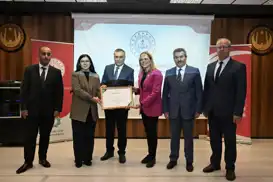 Sıfır atık yarışmasında Bursa birincisi olan okula "Çevre Beratı" ödülü