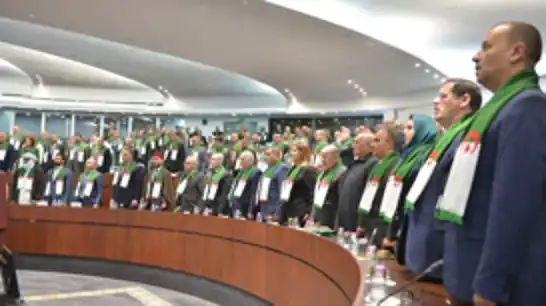 البرلمان الجزائري يصادق بالإجماع على قانون تجريم الاستعمار الفرنسي