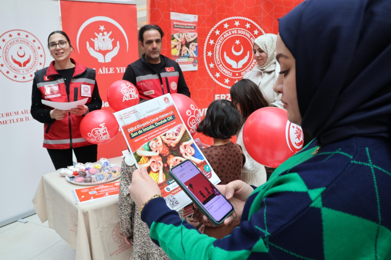 "Dijital Dünyada Çocuk Hakları Sözleşmesi"ne yönelik 81 ilde farkındalık çalışmaları yürütülüyor